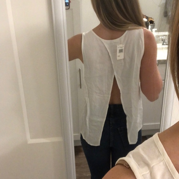 *SOLD* Bundle of 2 Tanks - Picture 3 of 9